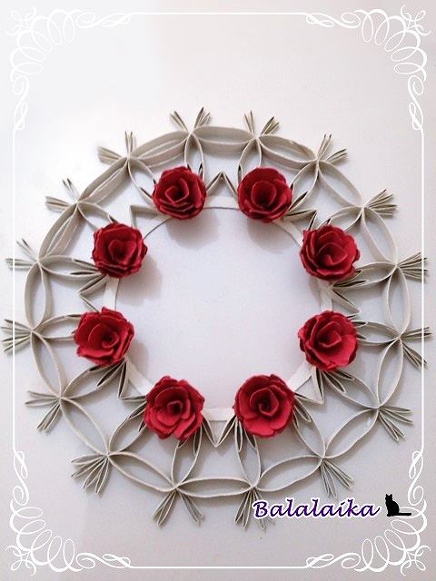 バラの花リースの作り方 トイレットペーパー芯と卵ケースの壁飾り Diy 海外tips Diyエコスローライフ